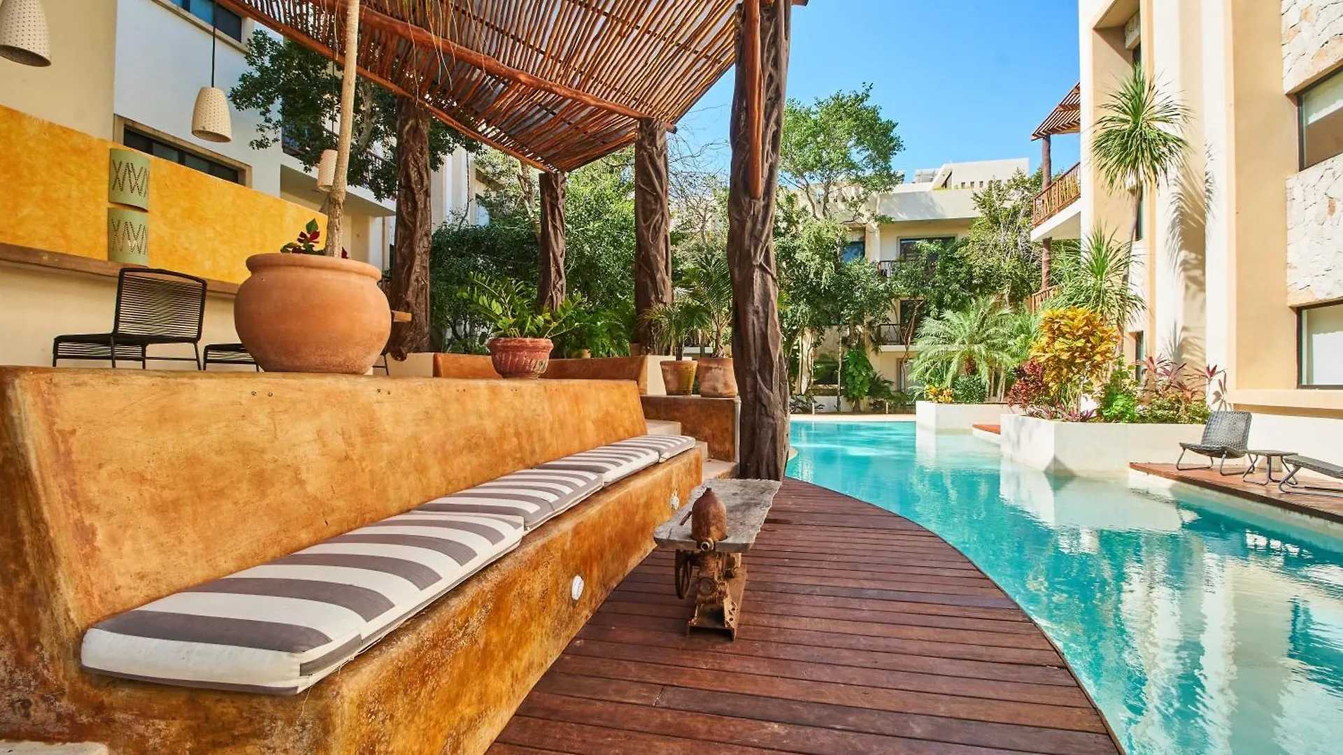 Dorian Gray - Pool & Beach Club Access & 300Mbps Wifi Tulum Mexico